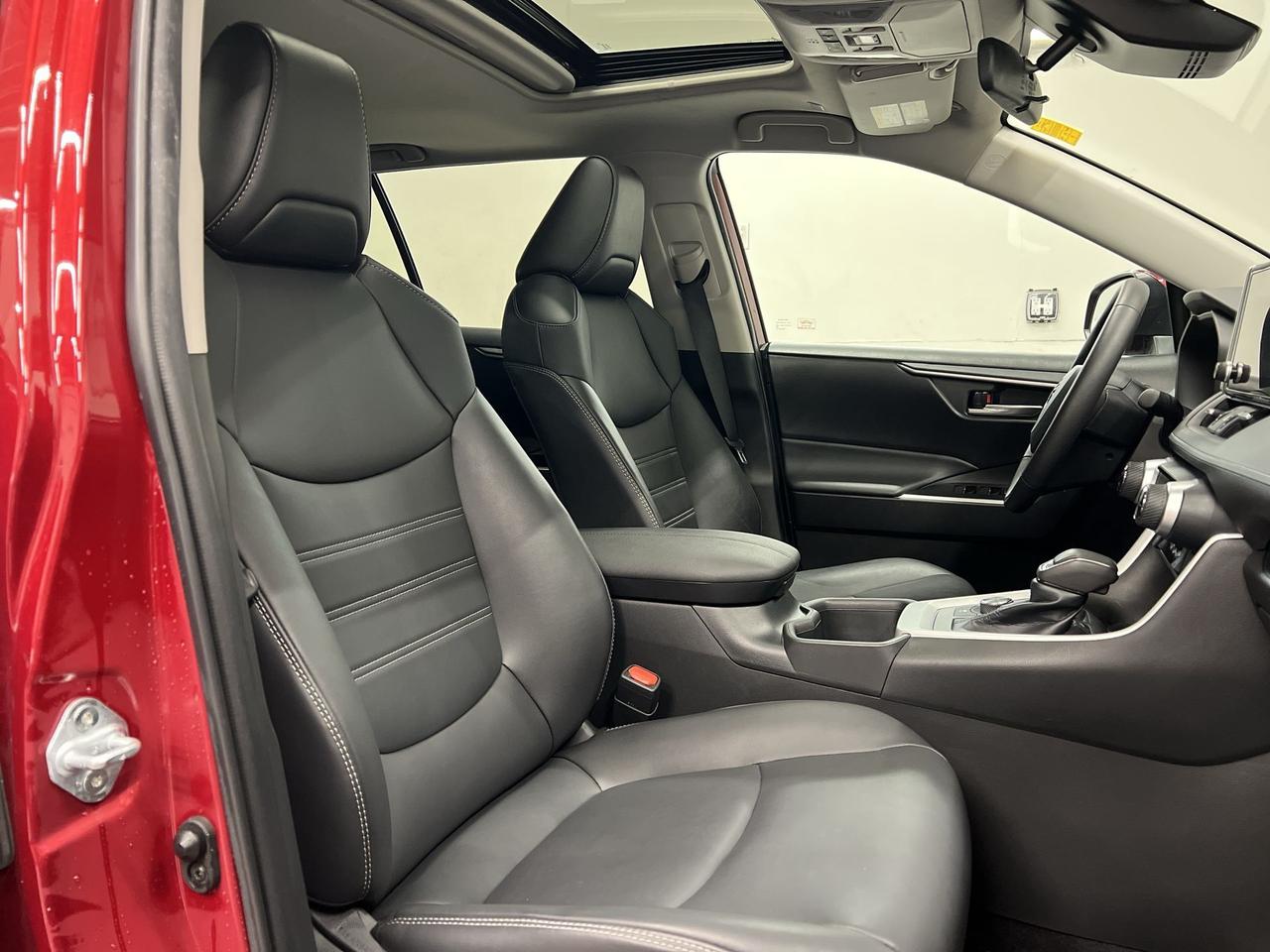 2023 Toyota RAV4 XLE PREMIUM AWD | HTD LEATHER | SUNROOF | CARPLAY Photo