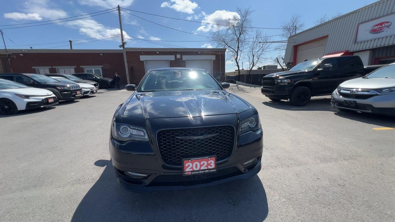 2023 Chrysler 300 TOURING L | NAPPA LEATHER | PANO ROOF | CARPLAY Photo2