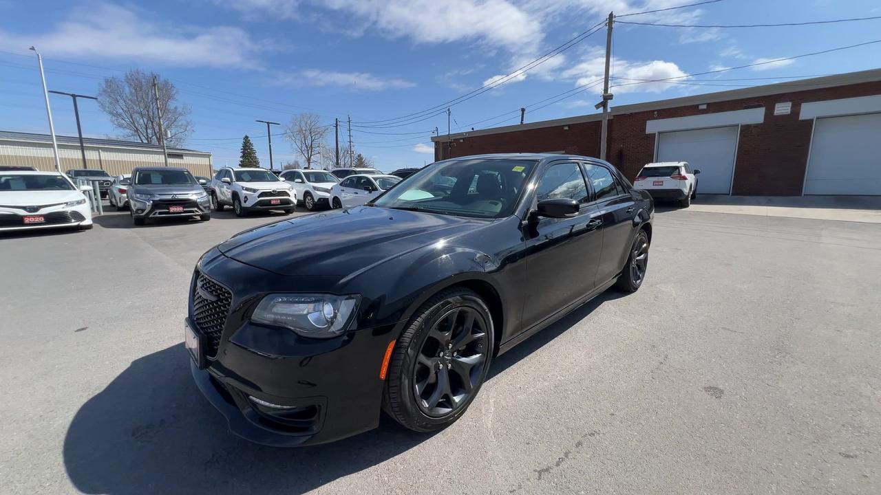 2023 Chrysler 300 TOURING L | NAPPA LEATHER | PANO ROOF | CARPLAY Photo3