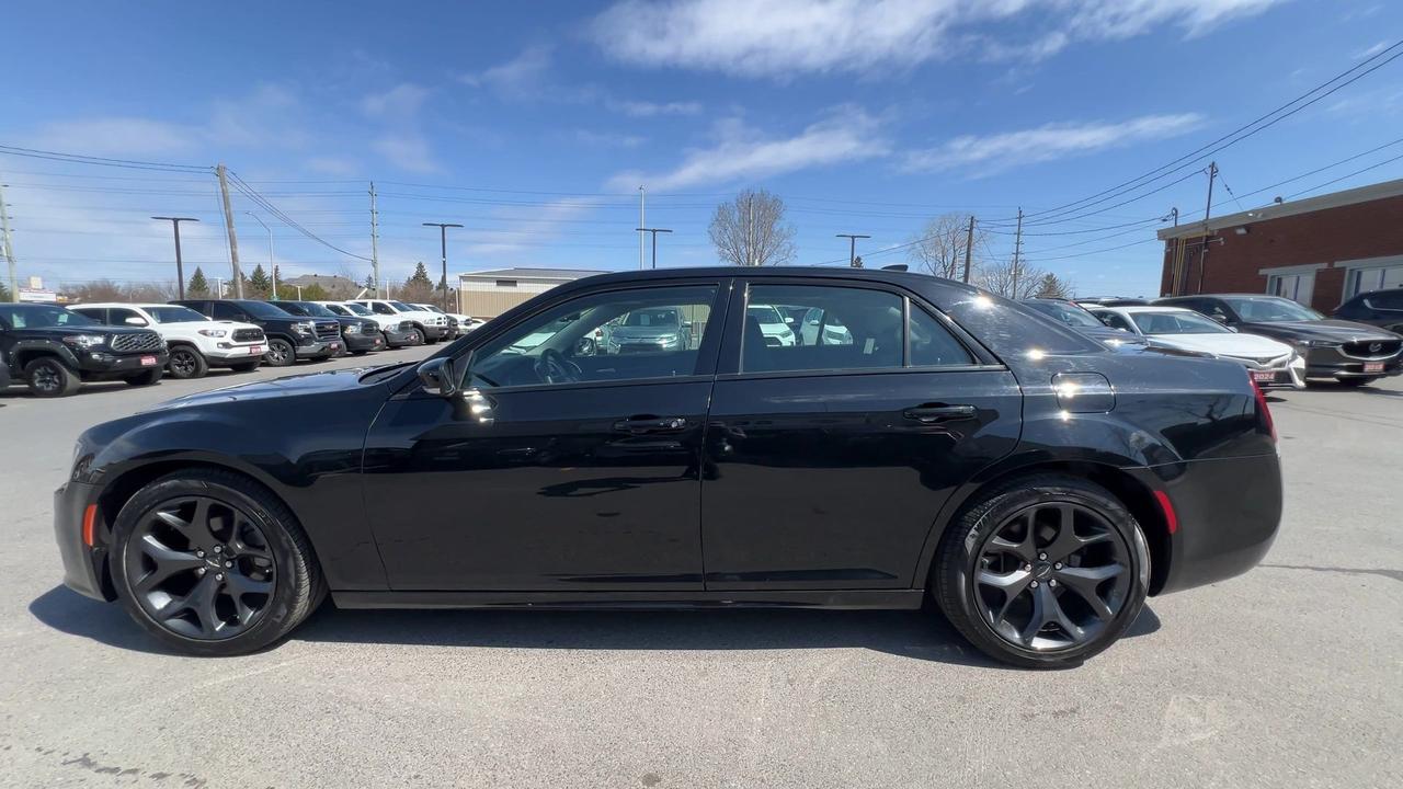 2023 Chrysler 300 TOURING L | NAPPA LEATHER | PANO ROOF | CARPLAY Photo4