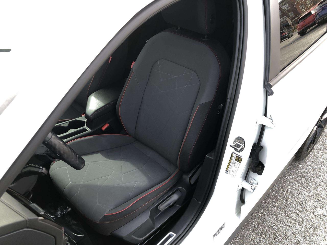 2024 Volkswagen Jetta 40th Anniversary Edition 40th ANNIVERSARY EDITION, PANO.ROOF, NAVI, BLIS, BK.CAM, HTD. SEATS Photo