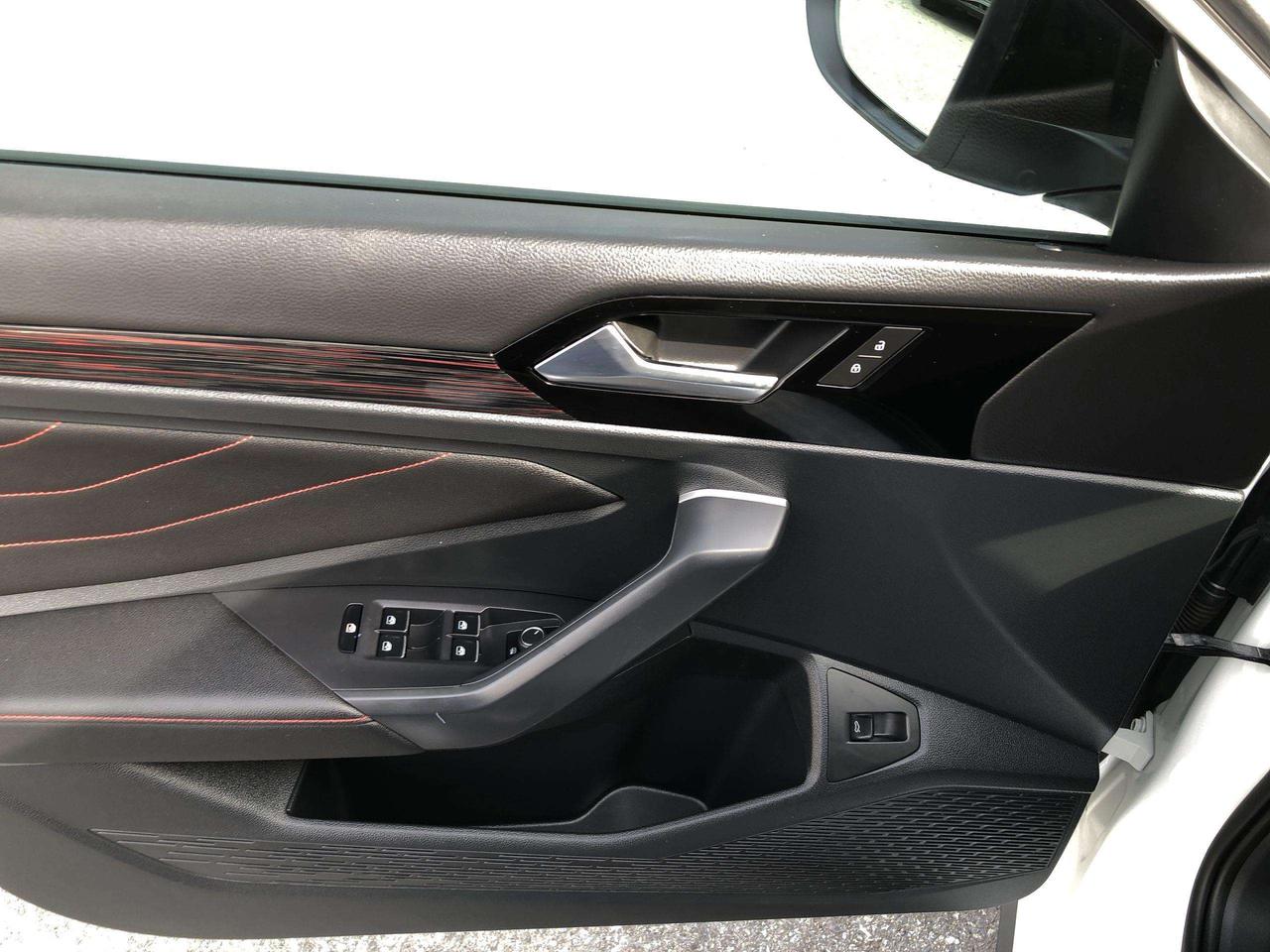 2024 Volkswagen Jetta 40th Anniversary Edition 40th ANNIVERSARY EDITION, PANO.ROOF, NAVI, BLIS, BK.CAM, HTD. SEATS Photo