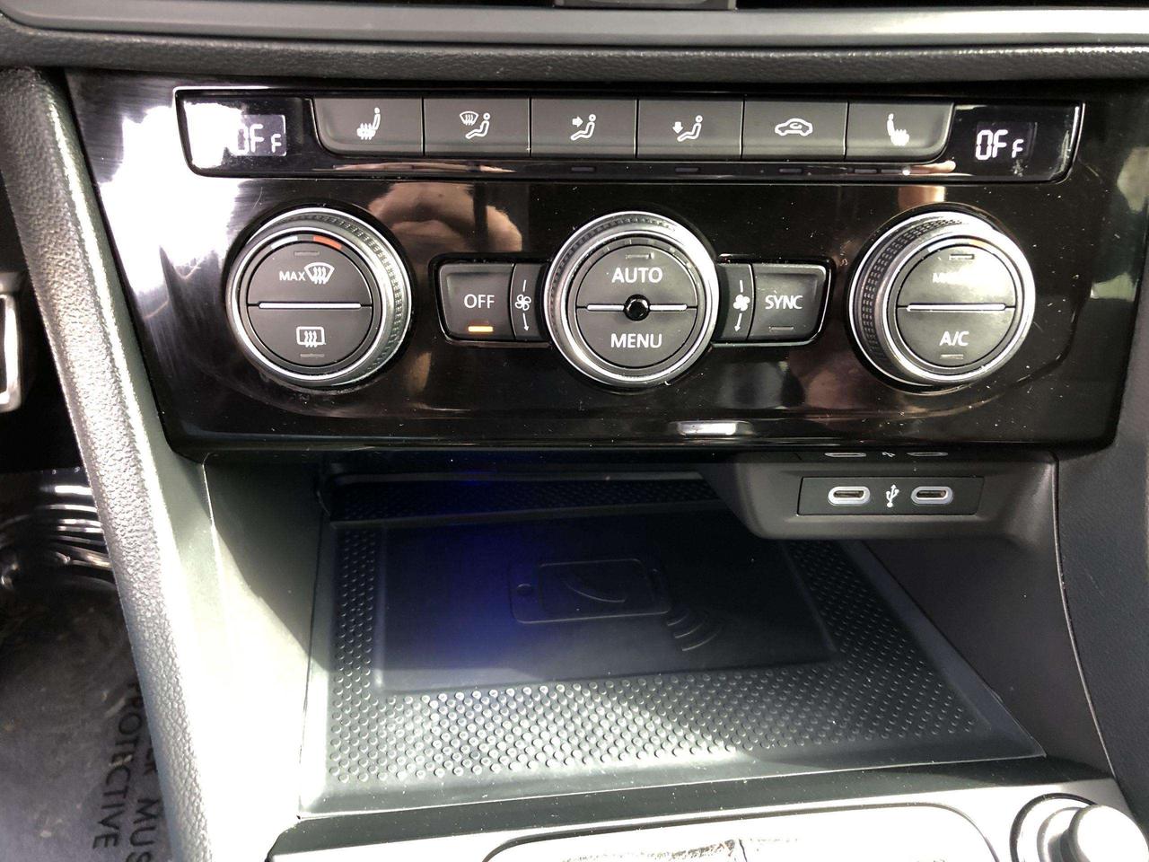 2024 Volkswagen Jetta 40th Anniversary Edition 40th ANNIVERSARY EDITION, PANO.ROOF, NAVI, BLIS, BK.CAM, HTD. SEATS Photo