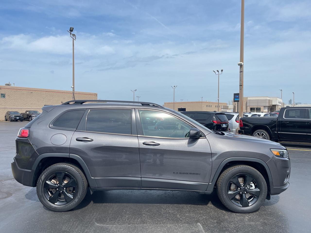2021 Jeep Cherokee  Photo3