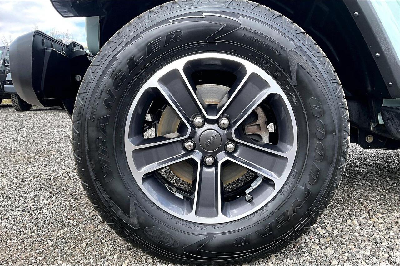 2023 Jeep Wrangler Sahara V6 |SkyTop |McKinley Leather |Tow Pkg |4X4 Photo