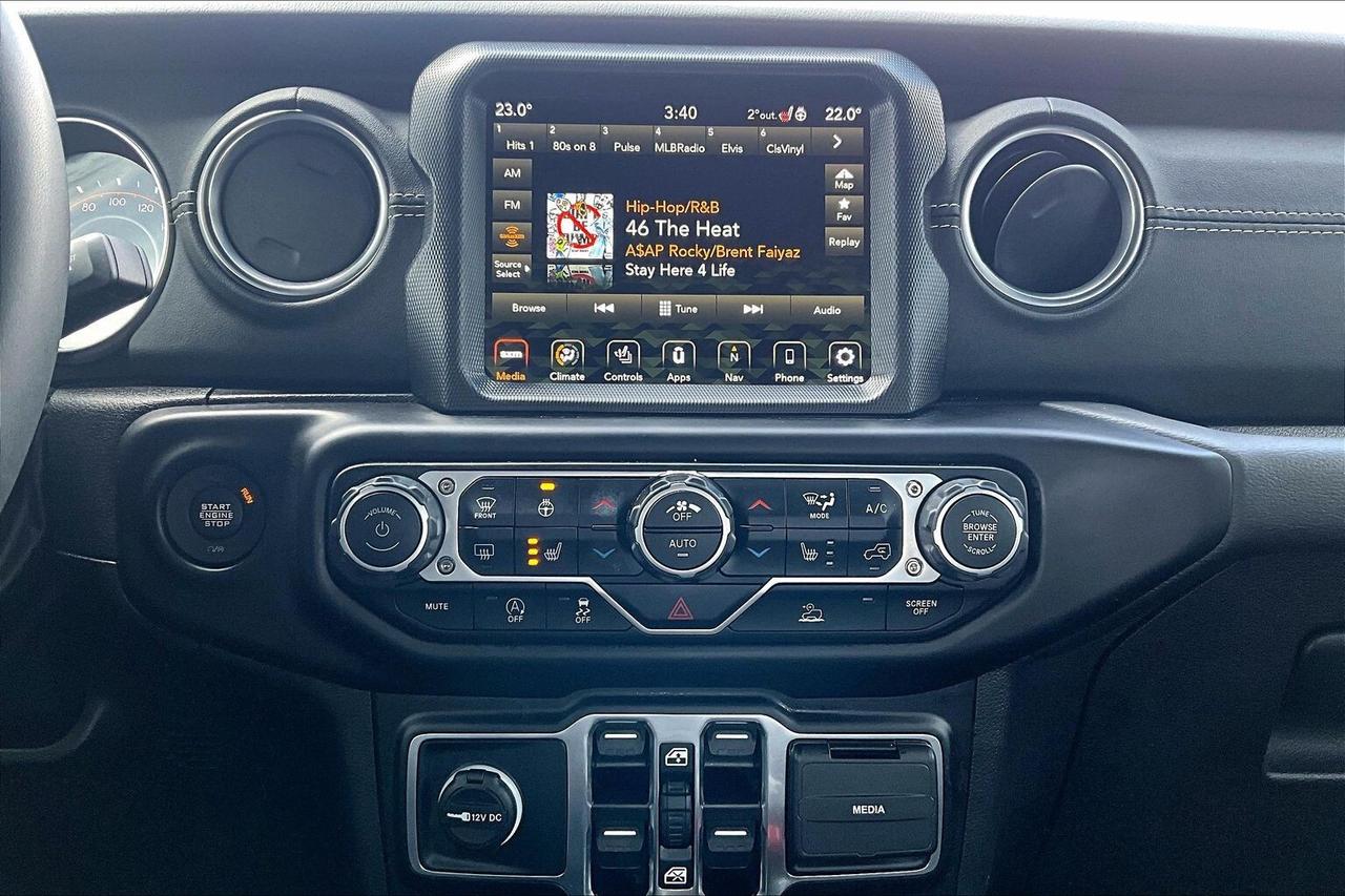 2023 Jeep Wrangler Sahara V6 |SkyTop |McKinley Leather |Tow Pkg |4X4 Photo