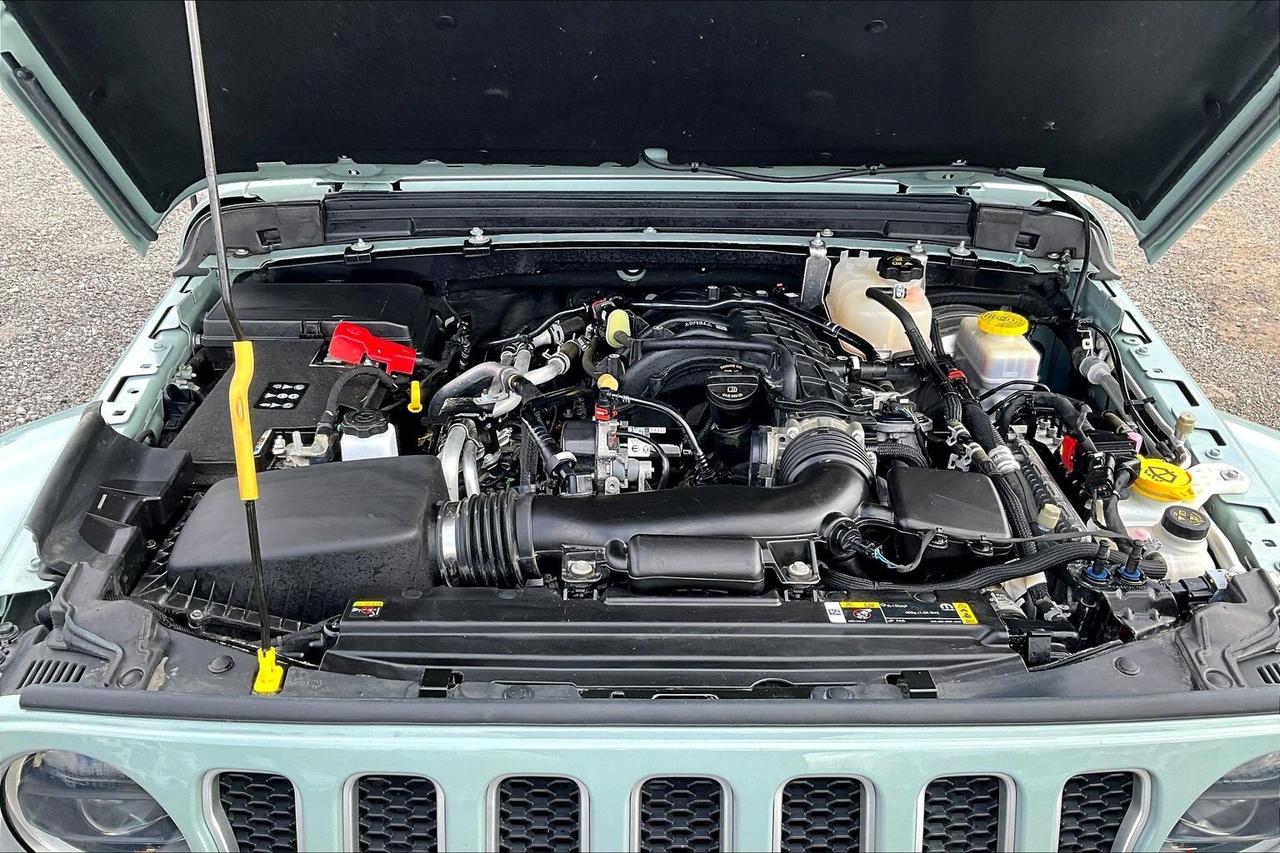 2023 Jeep Wrangler Sahara V6 |SkyTop |McKinley Leather |Tow Pkg |4X4 Photo