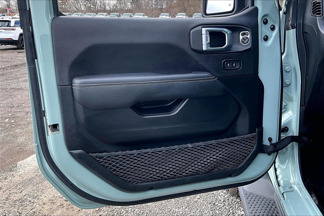 2023 Jeep Wrangler Sahara V6 |SkyTop |McKinley Leather |Tow Pkg |4X4 Photo