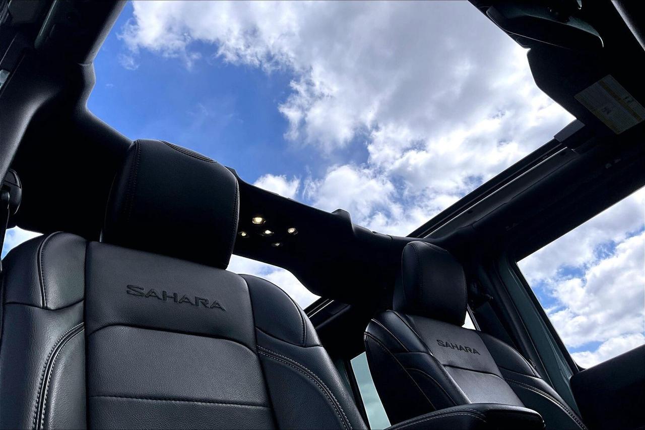 2023 Jeep Wrangler Sahara V6 |SkyTop |McKinley Leather |Tow Pkg |4X4 Photo