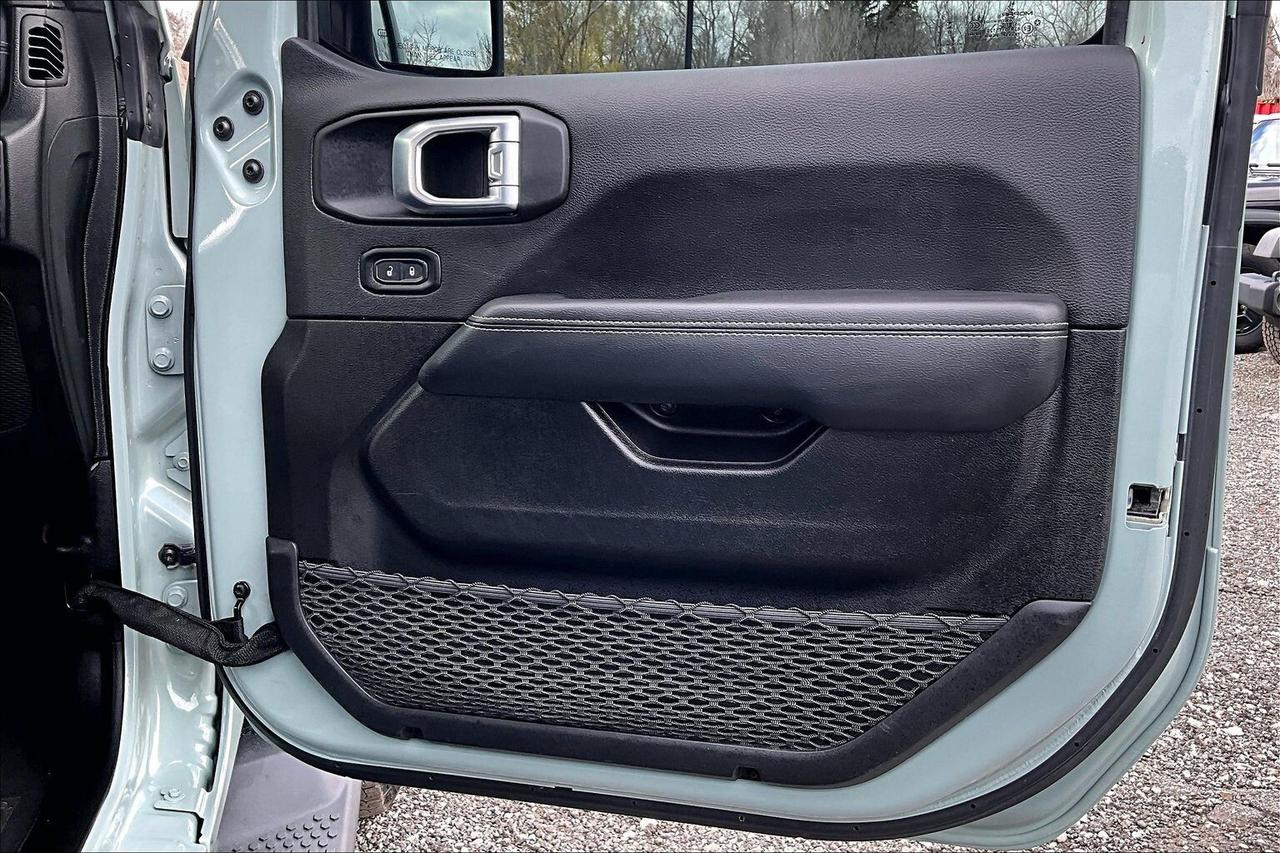 2023 Jeep Wrangler Sahara V6 |SkyTop |McKinley Leather |Tow Pkg |4X4 Photo