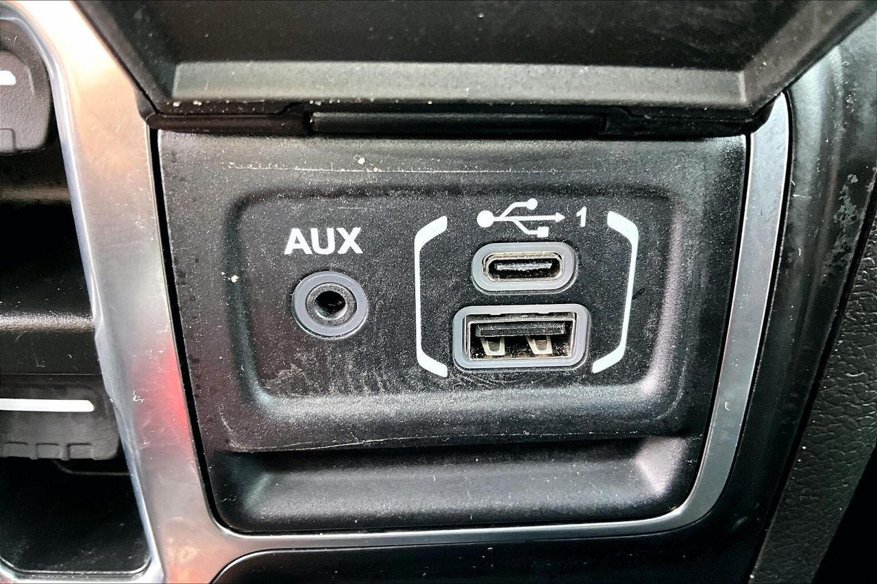 2023 Jeep Wrangler Sahara V6 |SkyTop |McKinley Leather |Tow Pkg |4X4 Photo