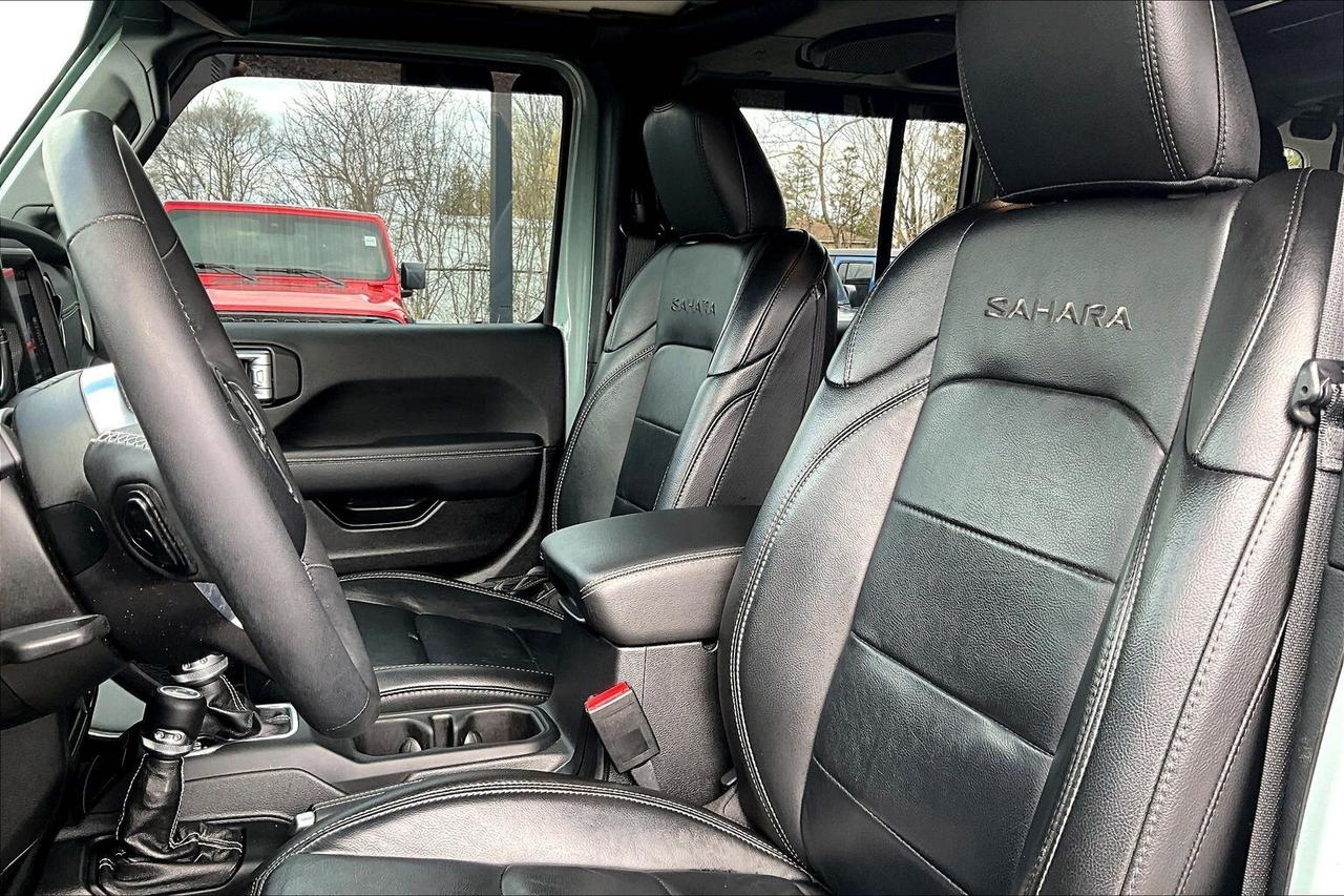 2023 Jeep Wrangler Sahara V6 |SkyTop |McKinley Leather |Tow Pkg |4X4 Photo