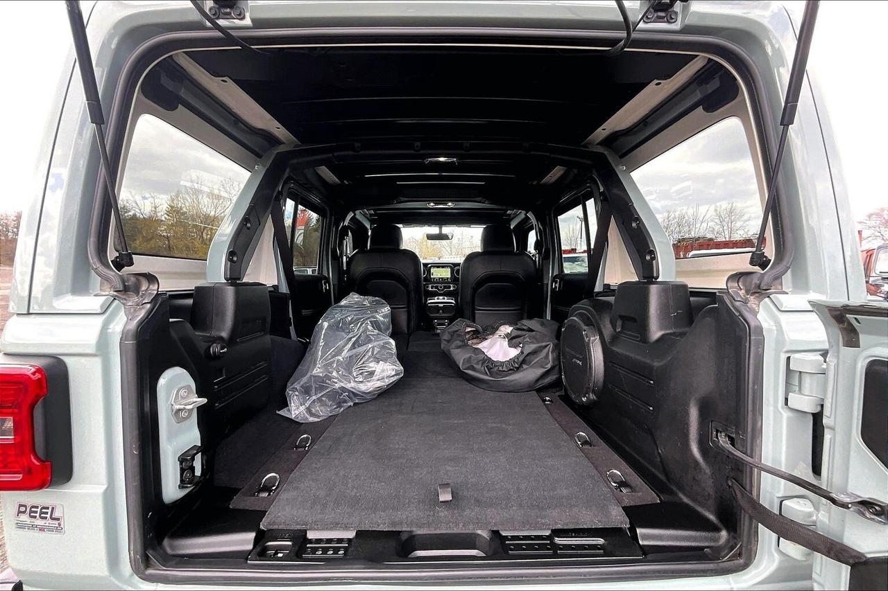 2023 Jeep Wrangler Sahara V6 |SkyTop |McKinley Leather |Tow Pkg |4X4 Photo