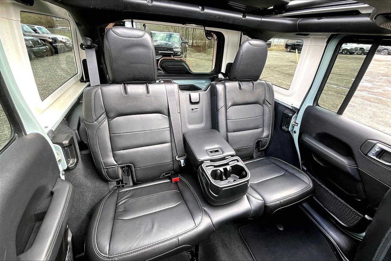 2023 Jeep Wrangler Sahara V6 |SkyTop |McKinley Leather |Tow Pkg |4X4 Photo