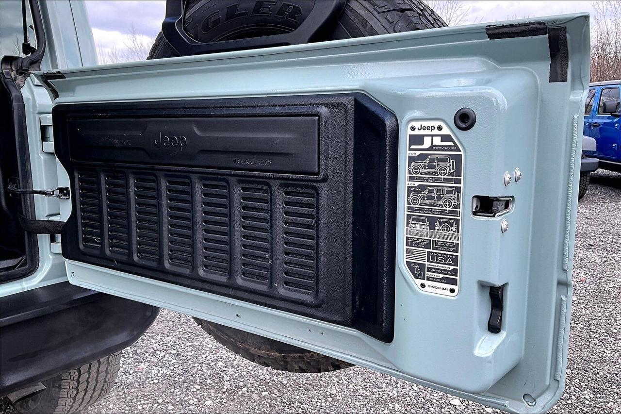 2023 Jeep Wrangler Sahara V6 |SkyTop |McKinley Leather |Tow Pkg |4X4 Photo