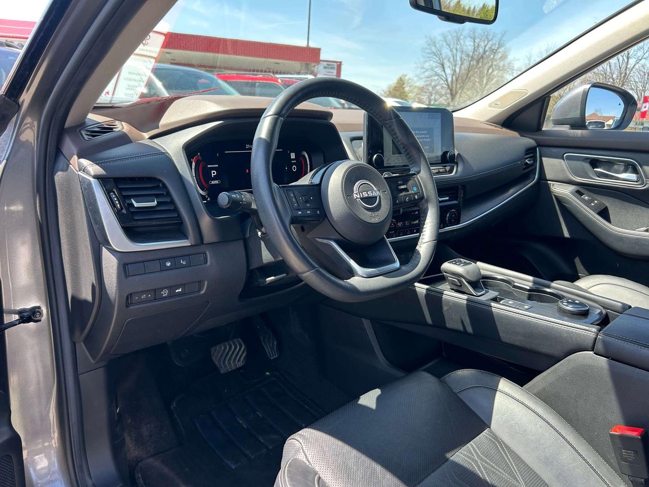 2023 Nissan Rogue PLATINUM, CLEAN CARFAX, SUNROOF, REMOTE START! - Photo #11
