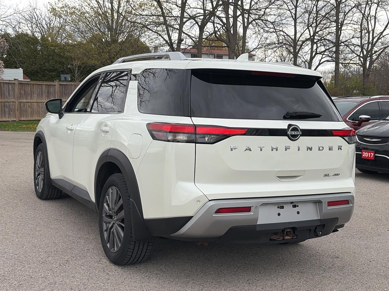 2022 Nissan Pathfinder SL, AWD, LEATHER, MOONROOF, REMOTE START! - Photo #4