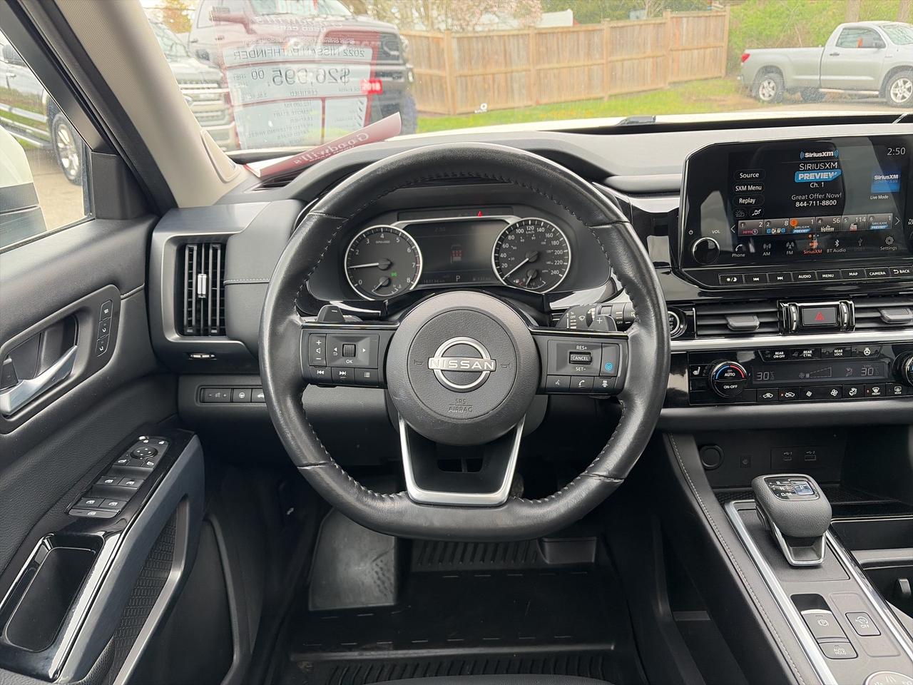 2022 Nissan Pathfinder SL, AWD, LEATHER, MOONROOF, REMOTE START! Photo