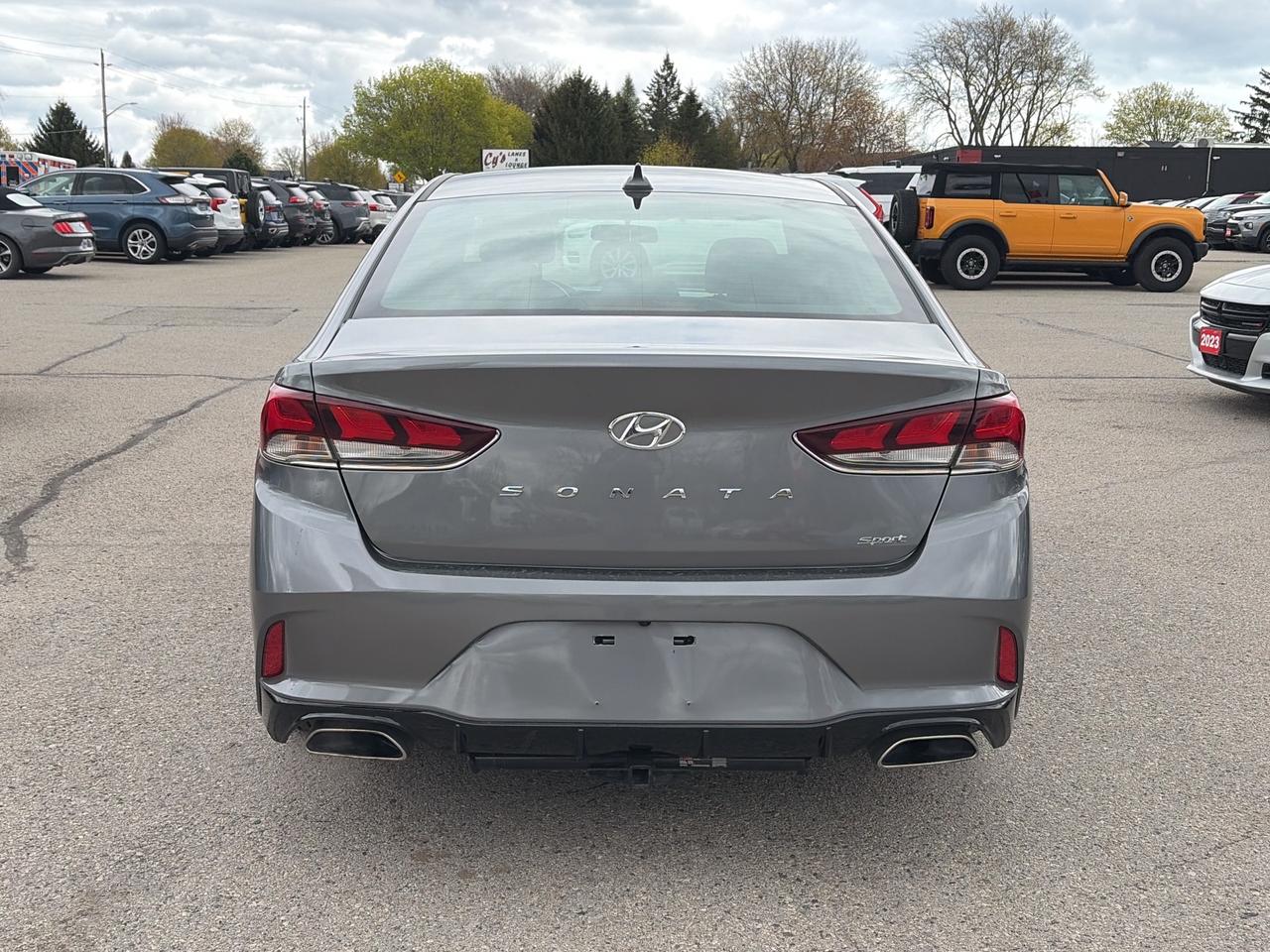 2018 Hyundai Sonata SPORT, CLEAN CARFAX, HEATED LEATHER, BACK UP CAM! Photo