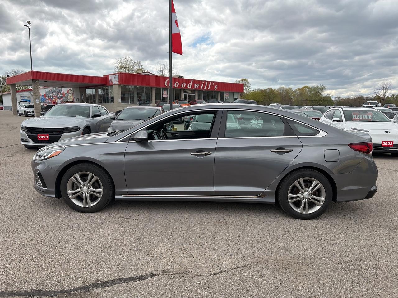 2018 Hyundai Sonata SPORT, CLEAN CARFAX, HEATED LEATHER, BACK UP CAM! Photo