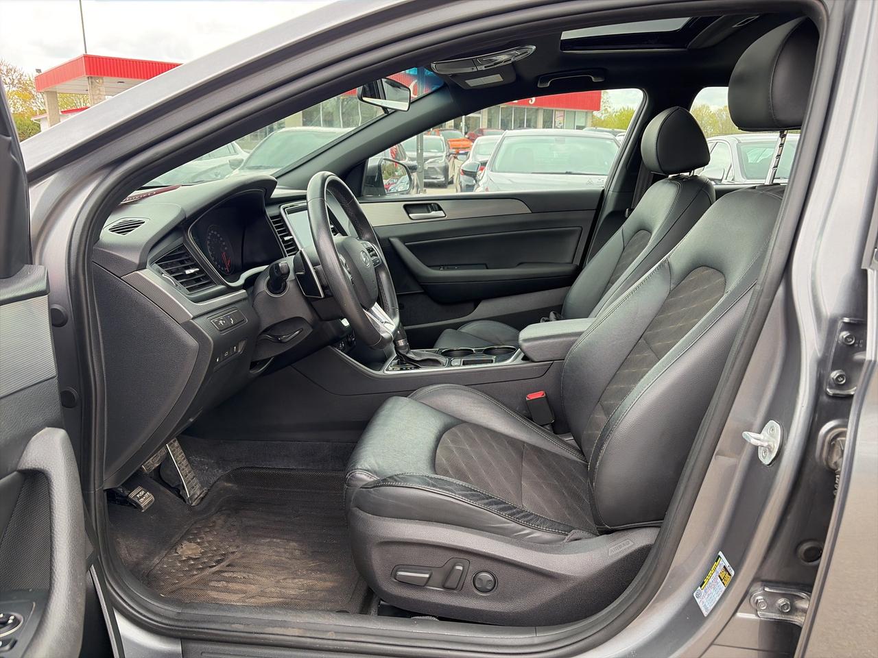2018 Hyundai Sonata SPORT, CLEAN CARFAX, HEATED LEATHER, BACK UP CAM! - Photo #13