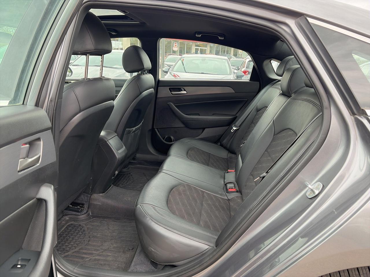 2018 Hyundai Sonata SPORT, CLEAN CARFAX, HEATED LEATHER, BACK UP CAM! Photo