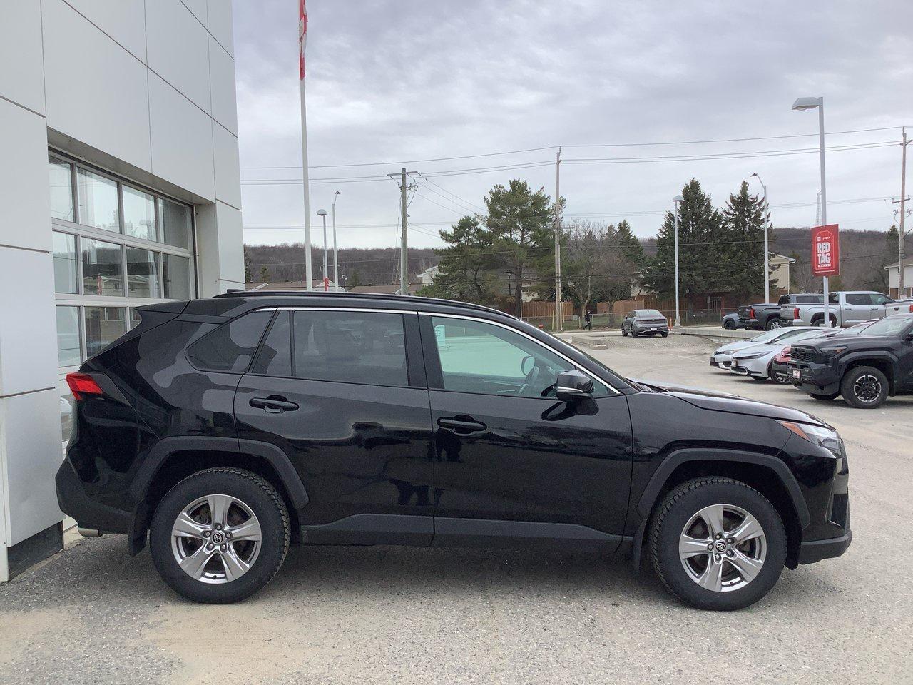 2023 Toyota RAV4 XLE Photo3