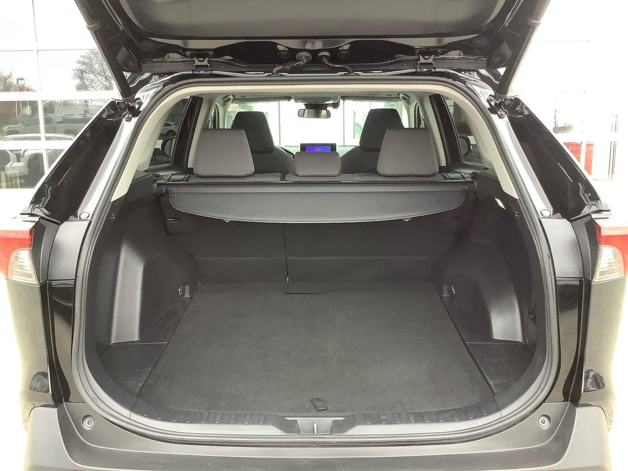 2023 Toyota RAV4 XLE Photo