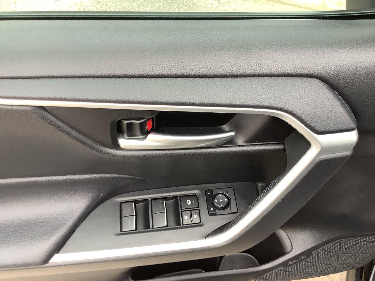 2023 Toyota RAV4 XLE Photo