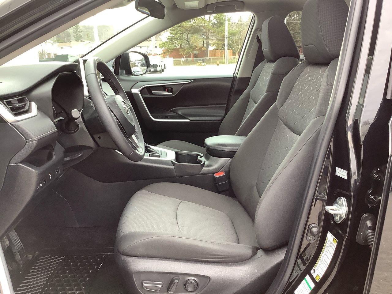 2023 Toyota RAV4 XLE Photo