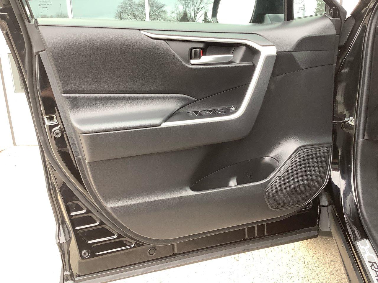 2023 Toyota RAV4 XLE Photo
