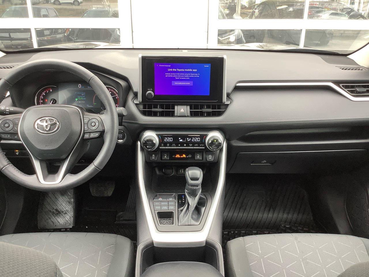 2023 Toyota RAV4 XLE Photo