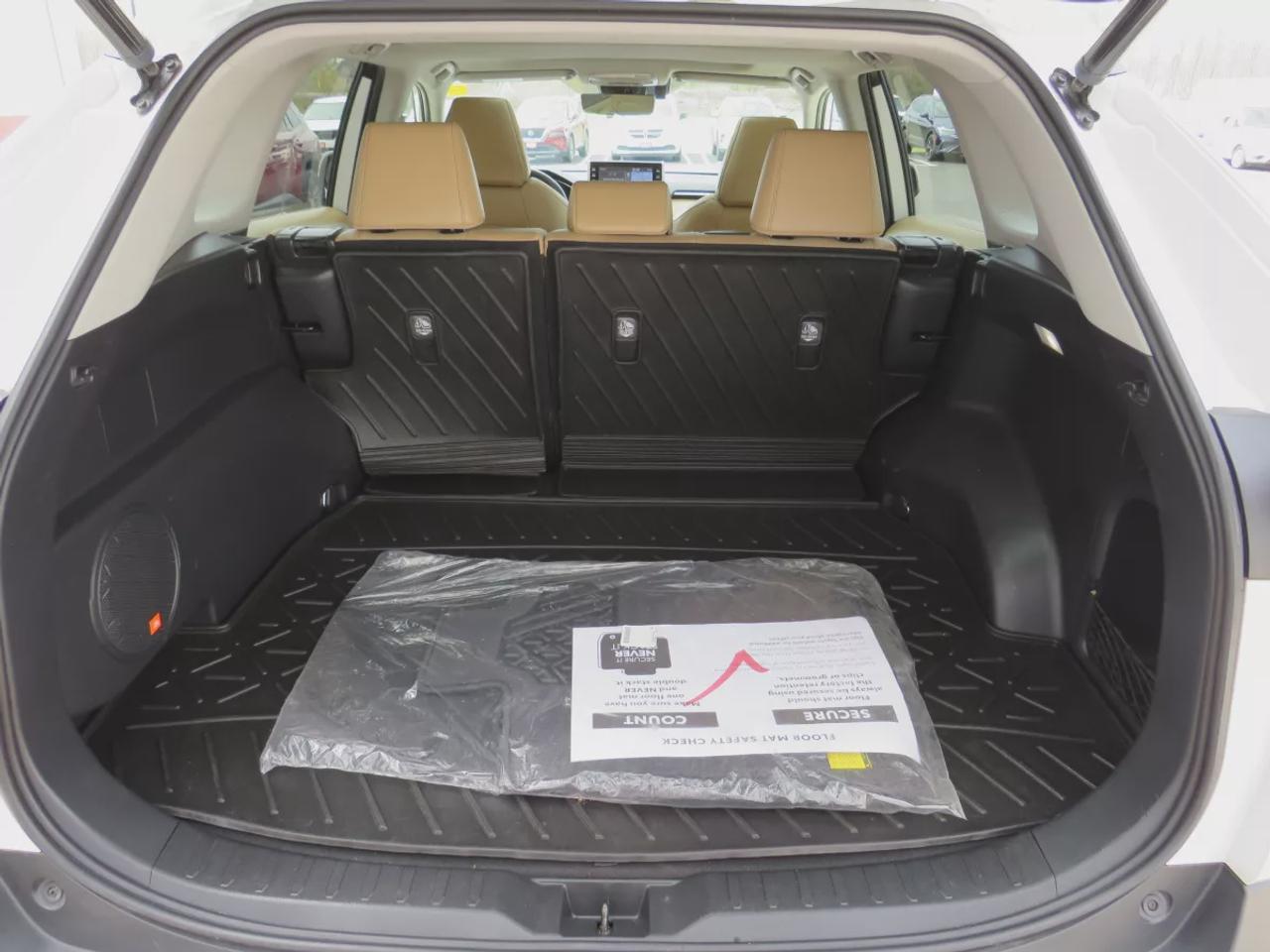 2022 Toyota RAV4 Hybrid Limited | Low KM | AWD | Leather | Navigation | Sunroof | Heated Front + Rear Seats | 360 Reverse Camera| Photo