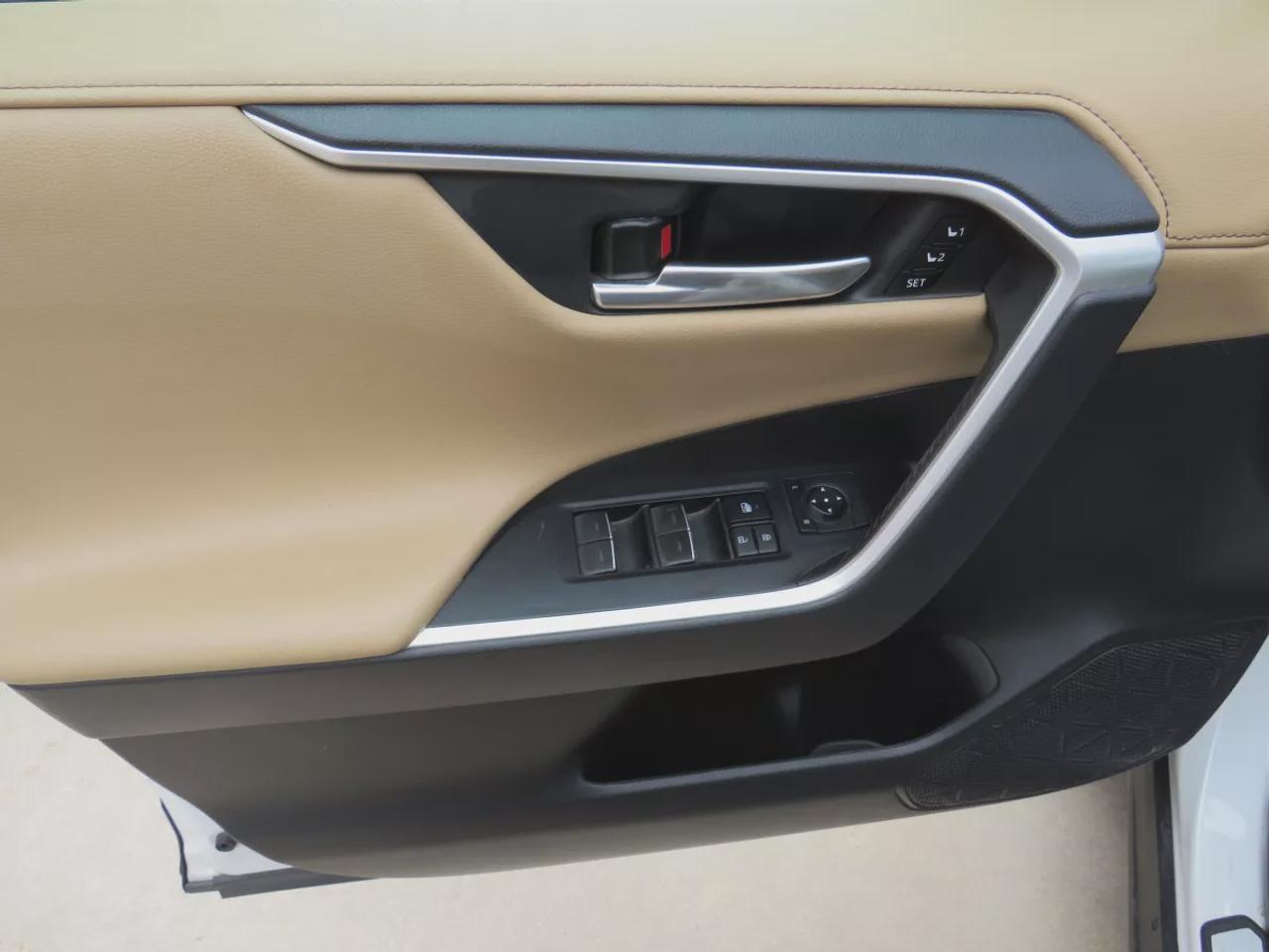 2022 Toyota RAV4 Hybrid Limited | Low KM | AWD | Leather | Navigation | Sunroof | Heated Front + Rear Seats | 360 Reverse Camera| Photo