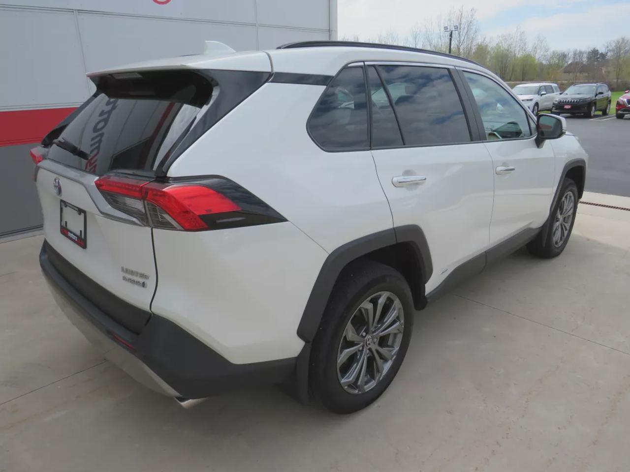 2022 Toyota RAV4 Hybrid Limited | Low KM | AWD | Leather | Navigation | Sunroof | Heated Front + Rear Seats | 360 Reverse Camera| Photo