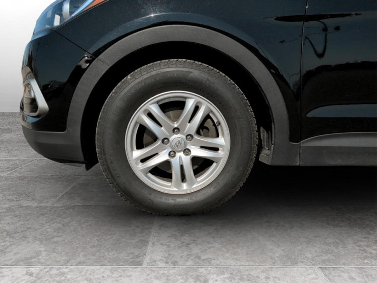 2017 Hyundai Santa Fe Sport 2.4L FWD  **LOW MILEAGE** Photo