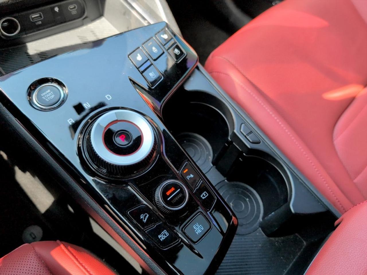 2025 Kia Sportage Plug-In Hybrid SX  **CLEAN CARFAX** Photo