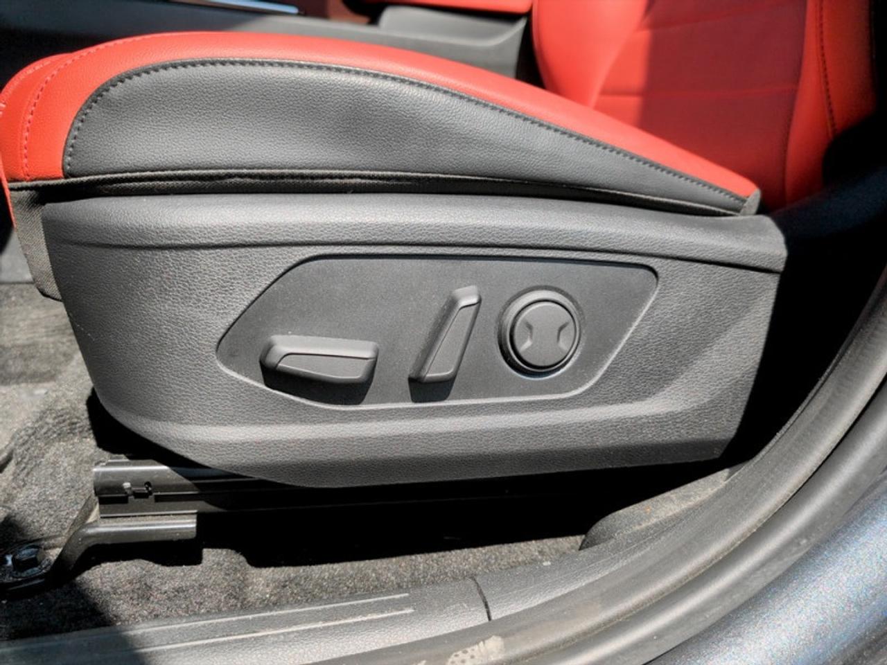 2025 Kia Sportage Plug-In Hybrid SX  **CLEAN CARFAX** Photo