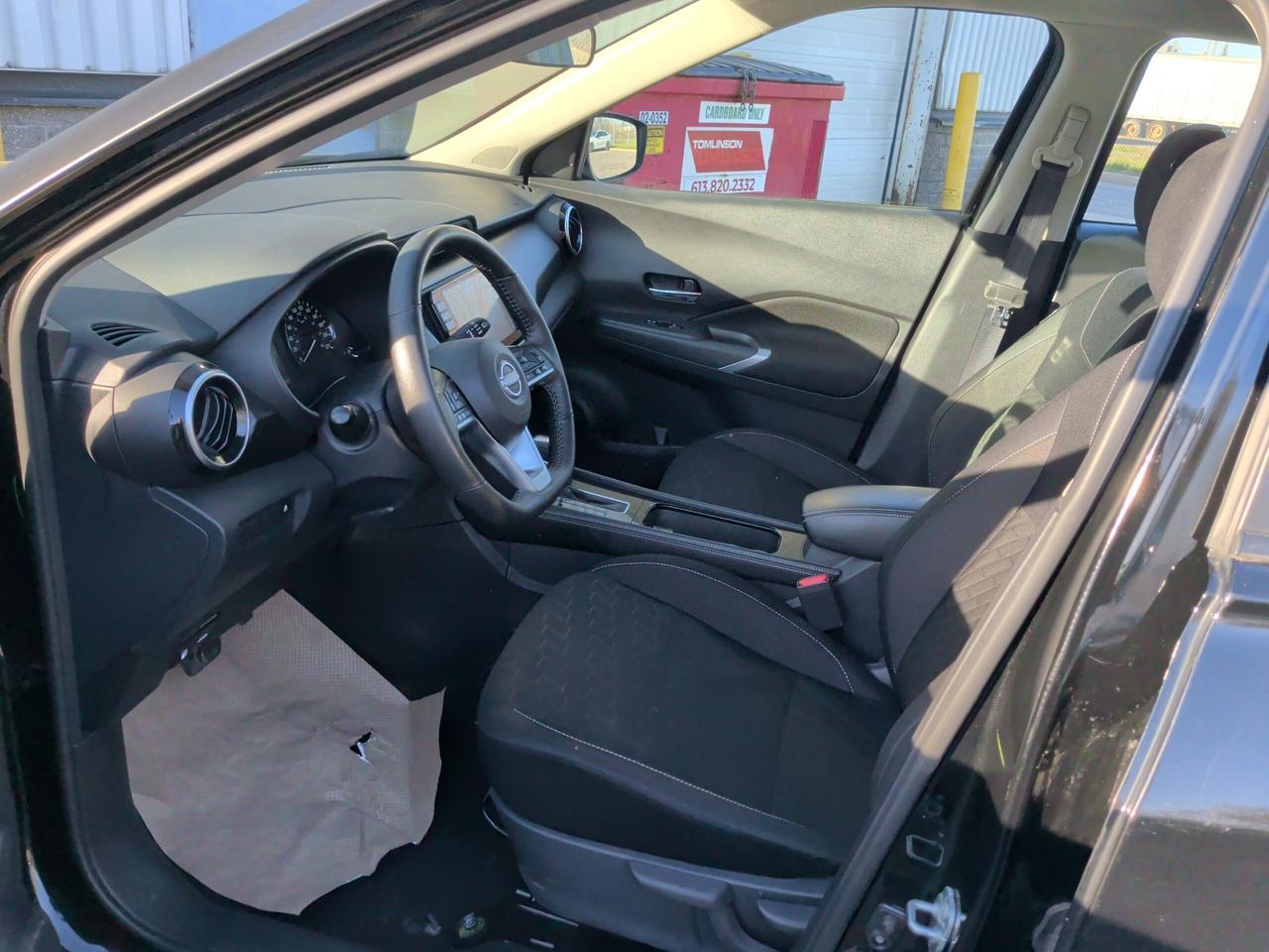 2025 Nissan Kicks Play SV Photo