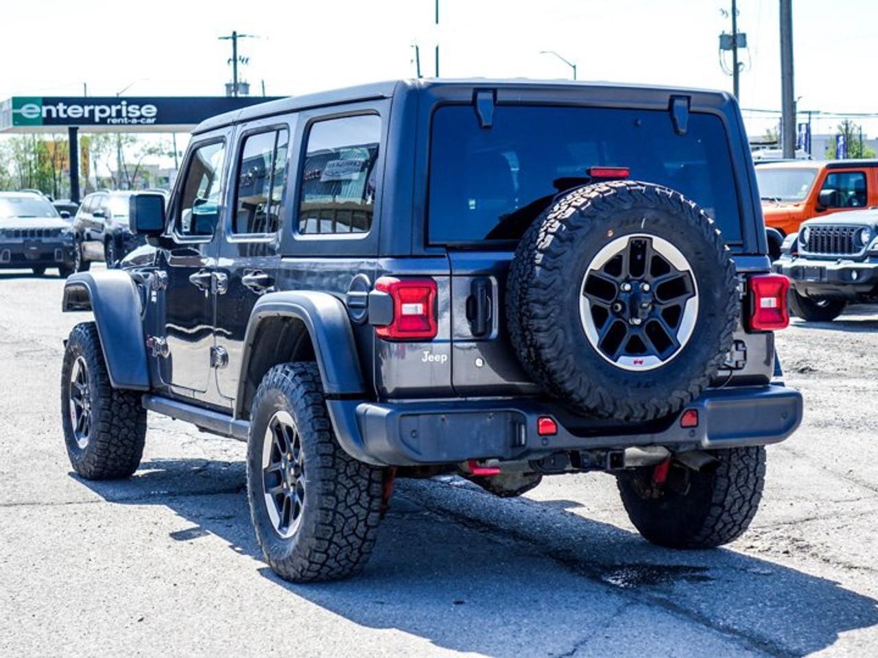 2018 Jeep Wrangler Unlimited Rubicon Dual Top Blind Spot Heated front Seats Photo