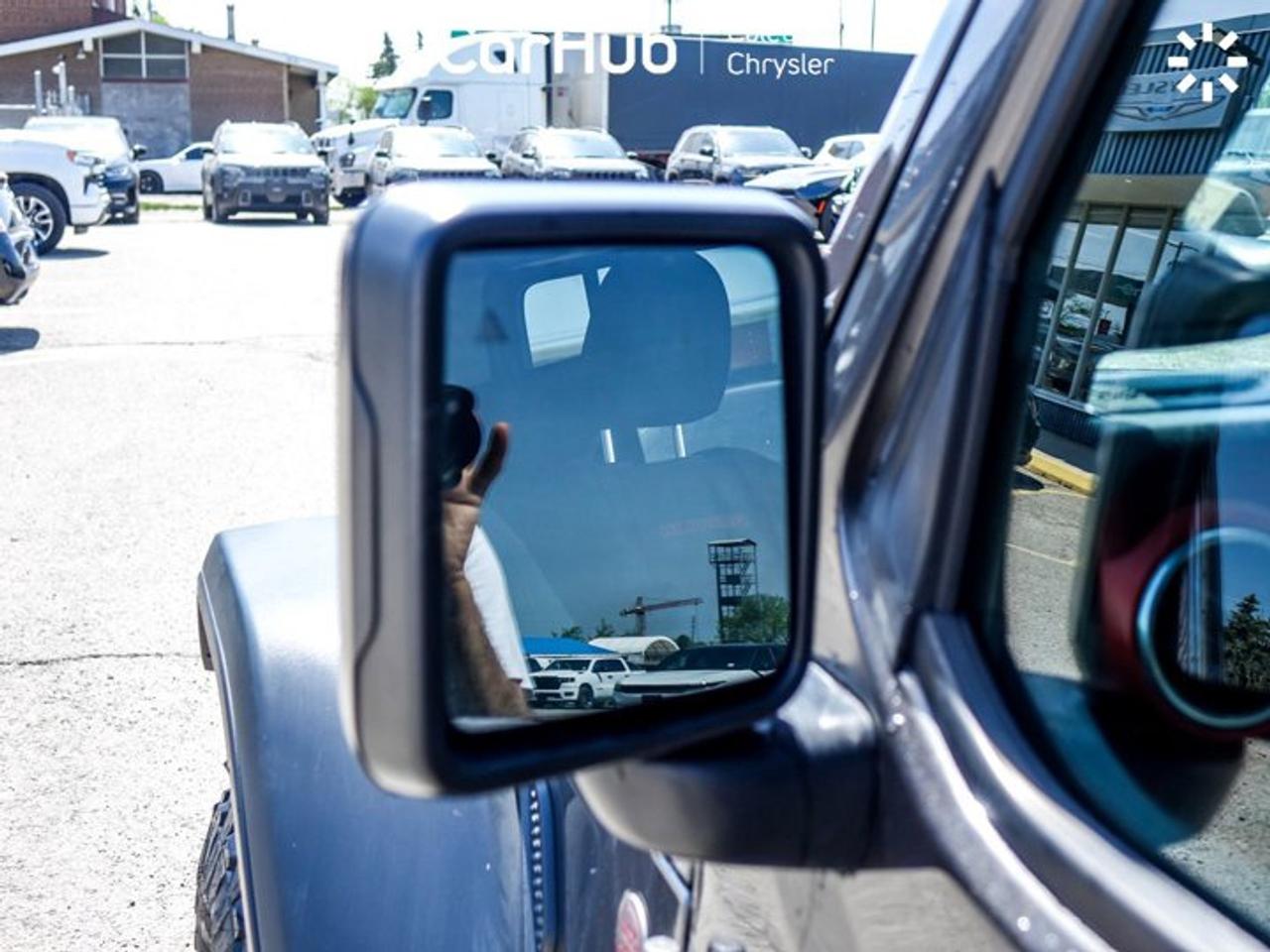 2018 Jeep Wrangler Unlimited Rubicon Dual Top Blind Spot Heated front Seats Photo