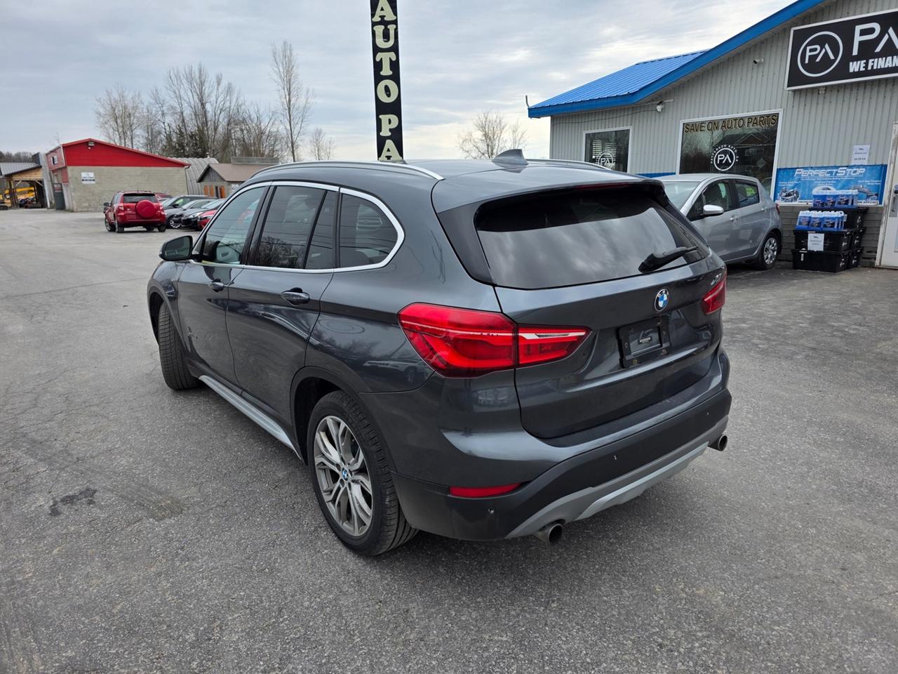 2017 BMW X1 28i xDrive Photo2