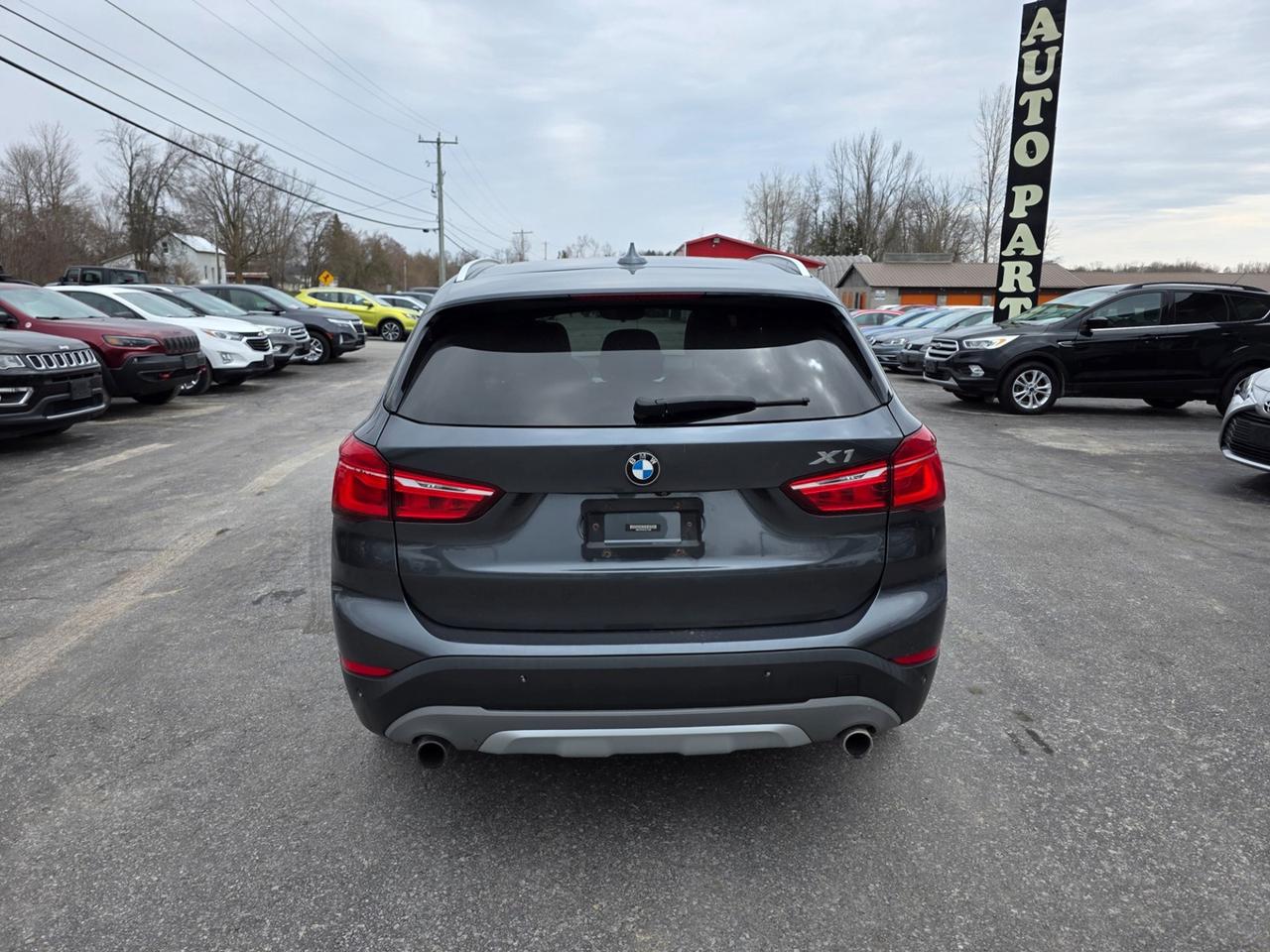 2017 BMW X1 28i xDrive Photo3