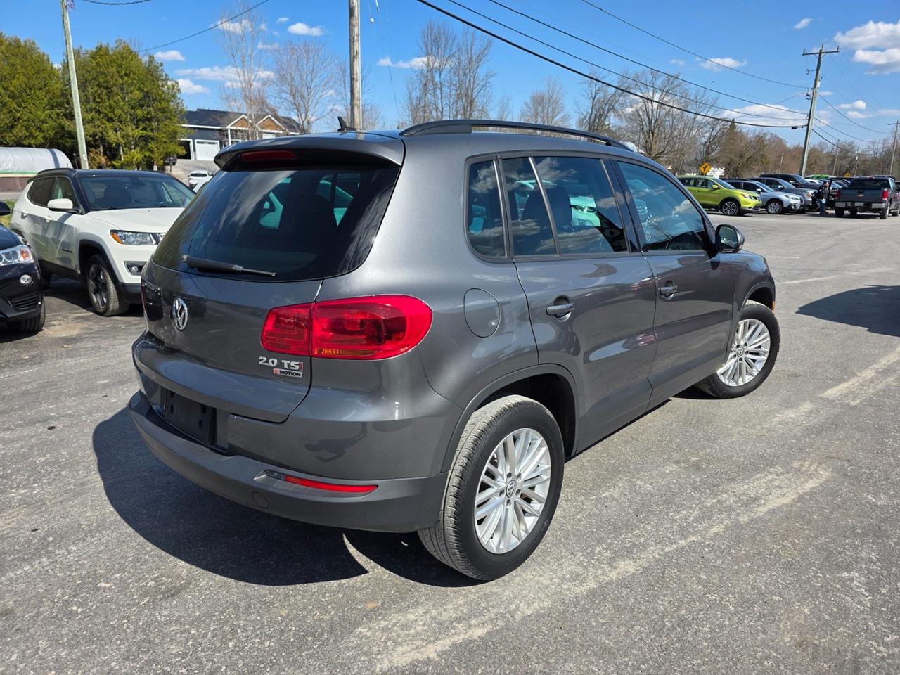 2016 Volkswagen Tiguan S Photo