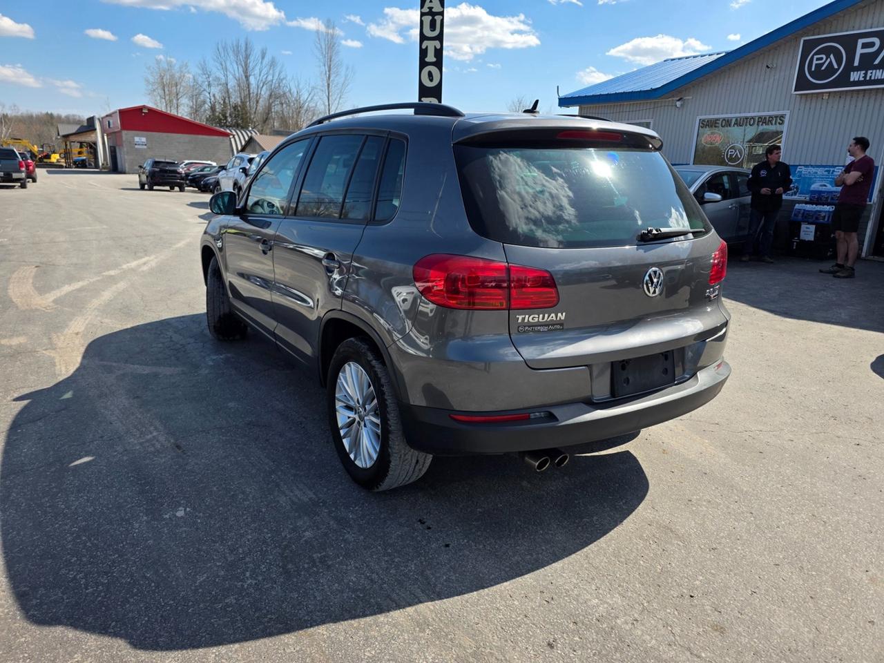 2016 Volkswagen Tiguan S Photo