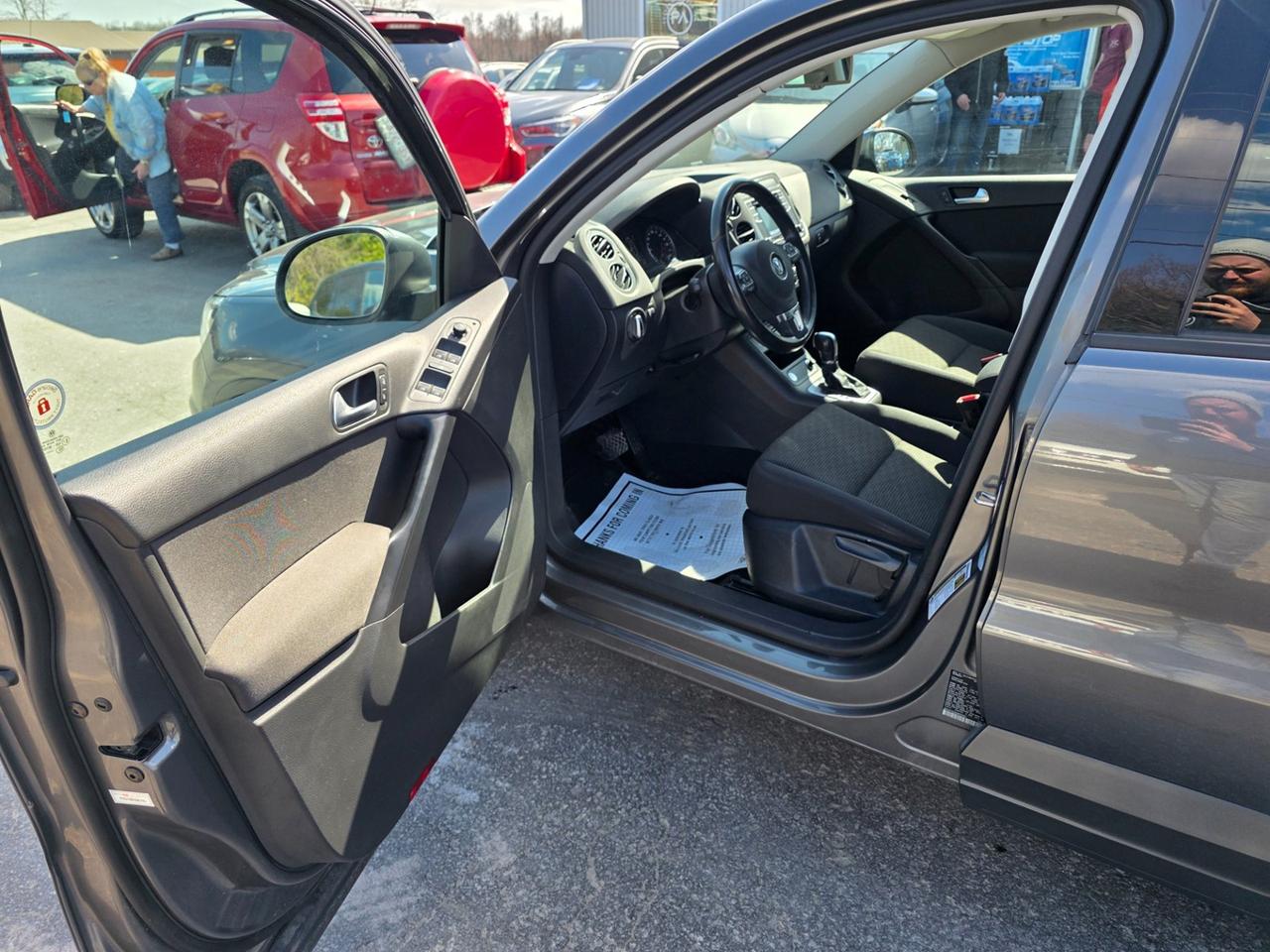 2016 Volkswagen Tiguan S Photo