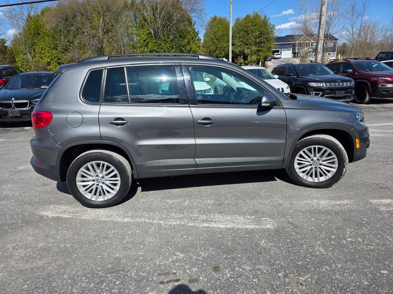 2016 Volkswagen Tiguan S Photo