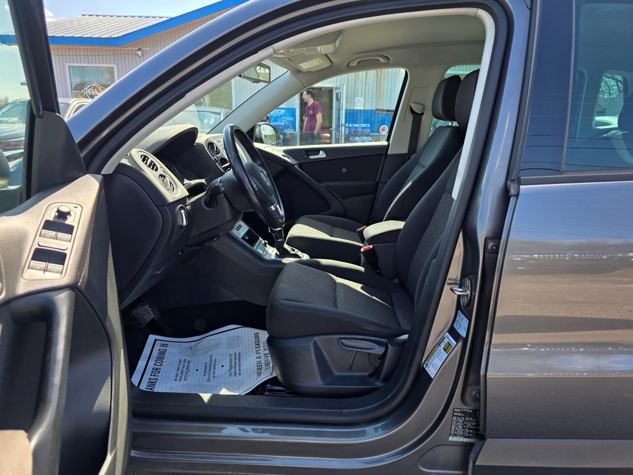 2016 Volkswagen Tiguan S Photo