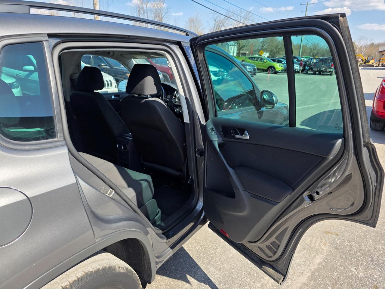 2016 Volkswagen Tiguan S Photo