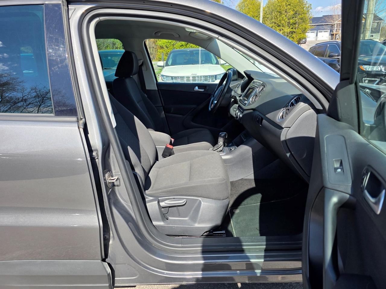 2016 Volkswagen Tiguan S Photo
